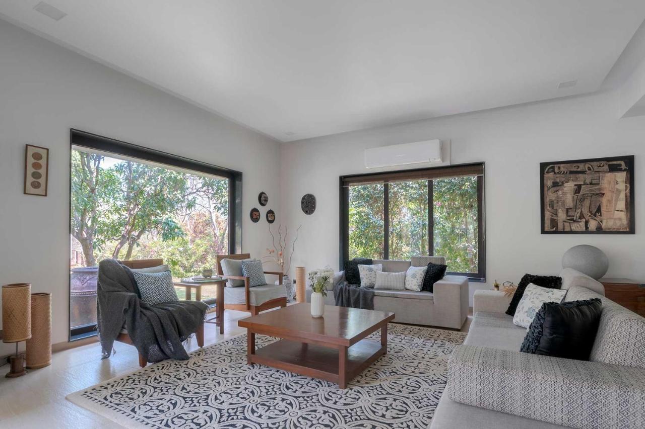 The Leaf By Stayvista - An Enchanting Escape Offering A Pool, Terrace, Lush Lawn, Contemporary Interiors, And Indoor Games 阿里巴格 外观 照片
