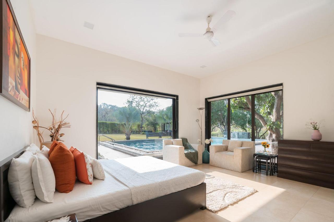 The Leaf By Stayvista - An Enchanting Escape Offering A Pool, Terrace, Lush Lawn, Contemporary Interiors, And Indoor Games 阿里巴格 外观 照片