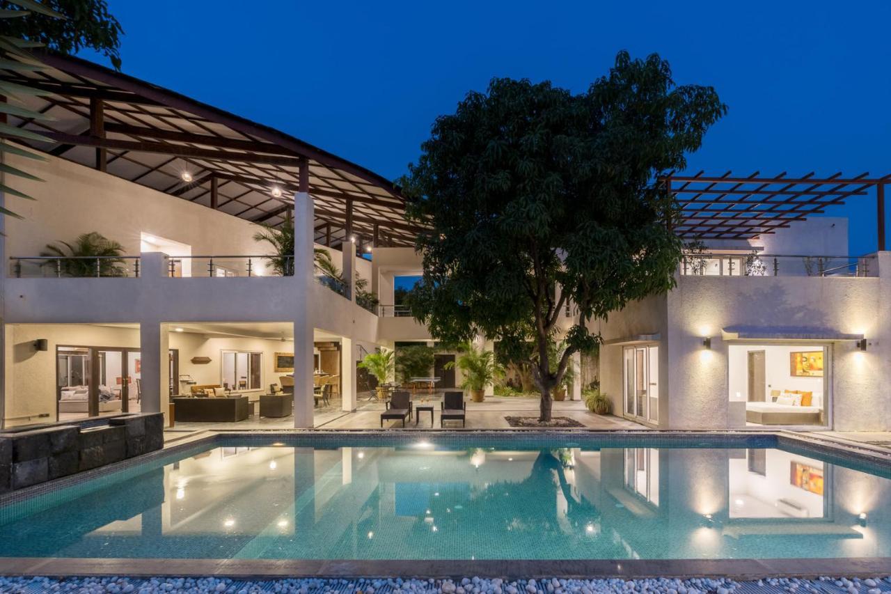 The Leaf By Stayvista - An Enchanting Escape Offering A Pool, Terrace, Lush Lawn, Contemporary Interiors, And Indoor Games 阿里巴格 外观 照片