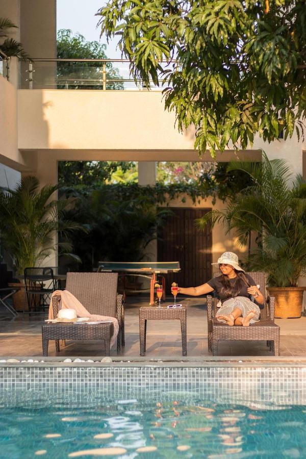 The Leaf By Stayvista - An Enchanting Escape Offering A Pool, Terrace, Lush Lawn, Contemporary Interiors, And Indoor Games 阿里巴格 外观 照片