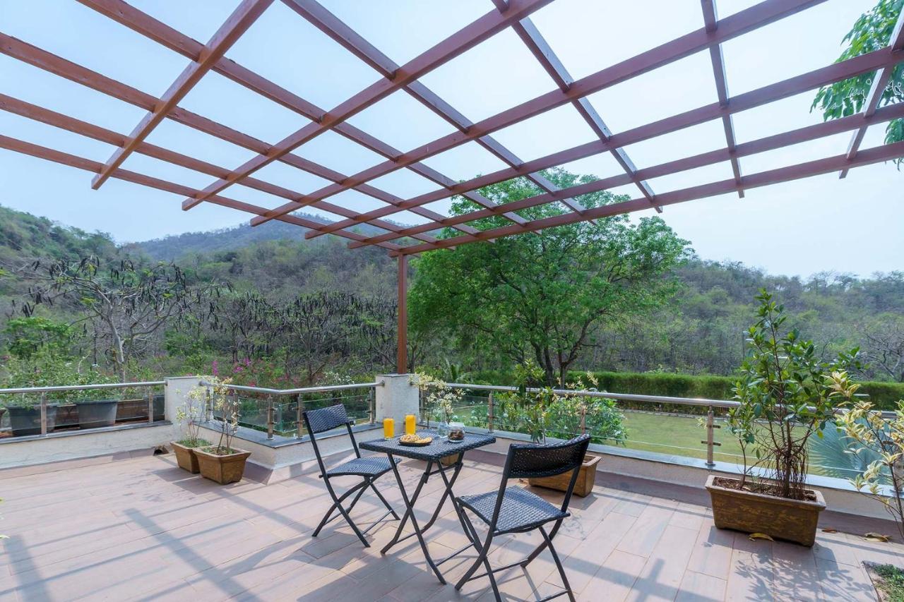 The Leaf By Stayvista - An Enchanting Escape Offering A Pool, Terrace, Lush Lawn, Contemporary Interiors, And Indoor Games 阿里巴格 外观 照片