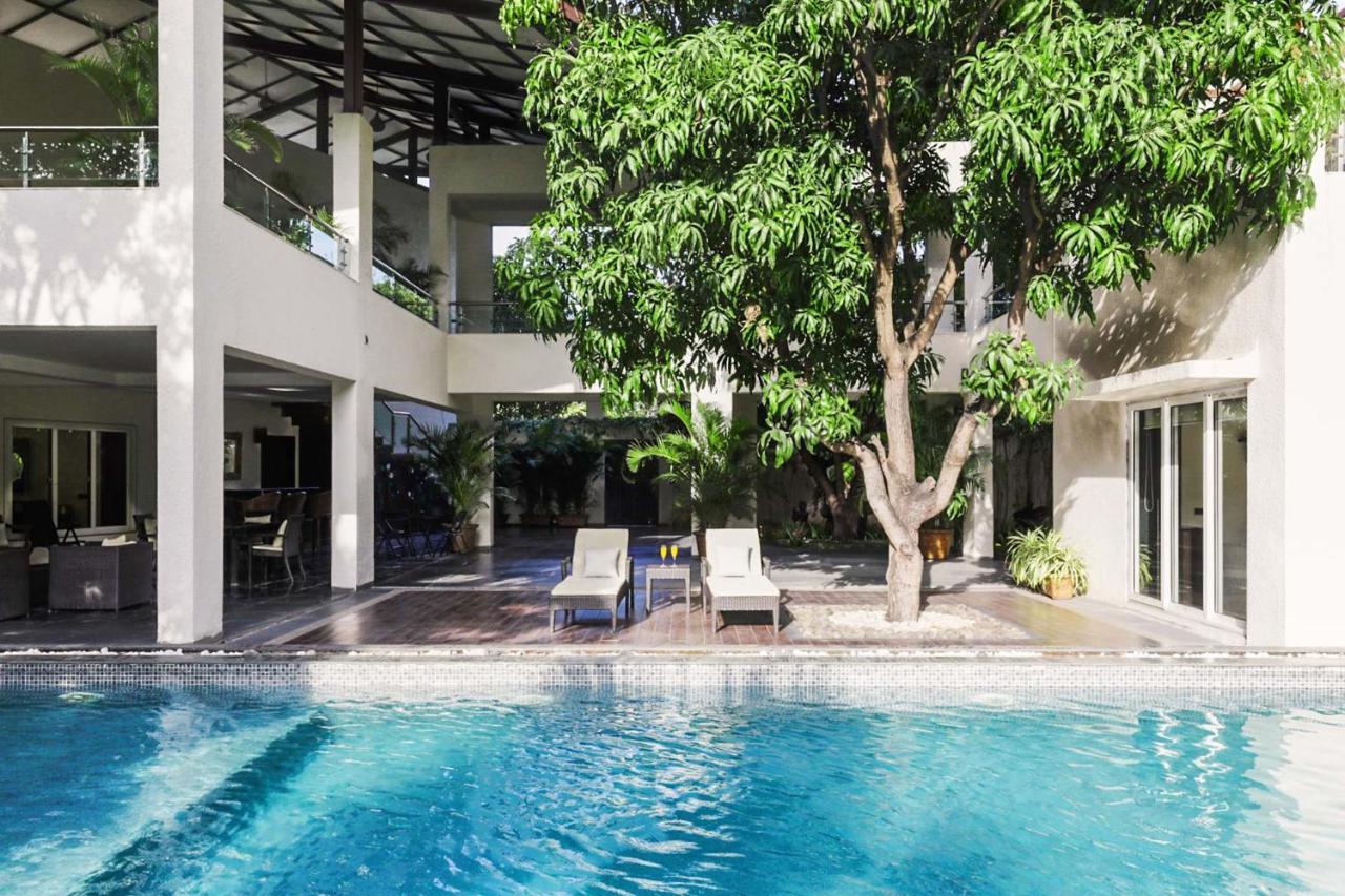 The Leaf By Stayvista - An Enchanting Escape Offering A Pool, Terrace, Lush Lawn, Contemporary Interiors, And Indoor Games 阿里巴格 外观 照片
